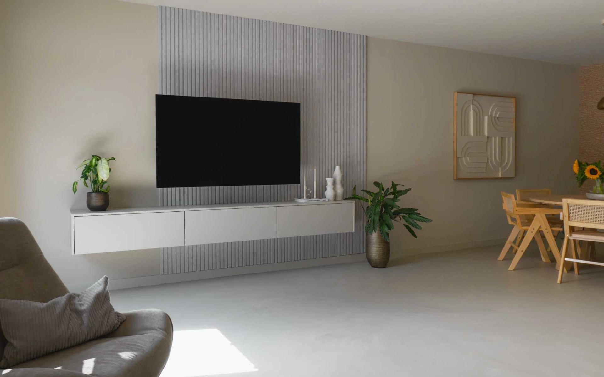 Voorbeeld TV-wand met akoestische panelen