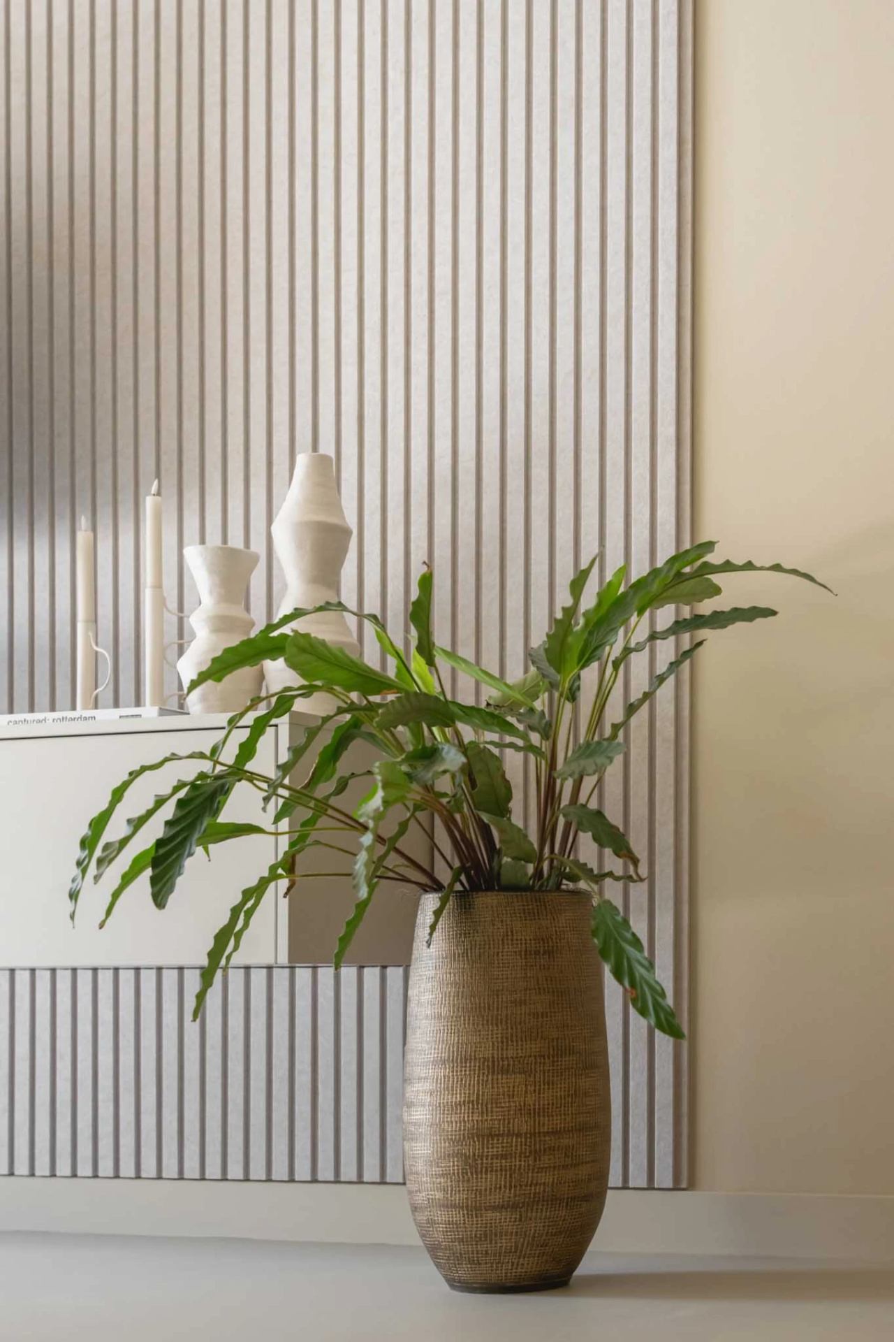 Detail van akoestisch paneel met decoratie