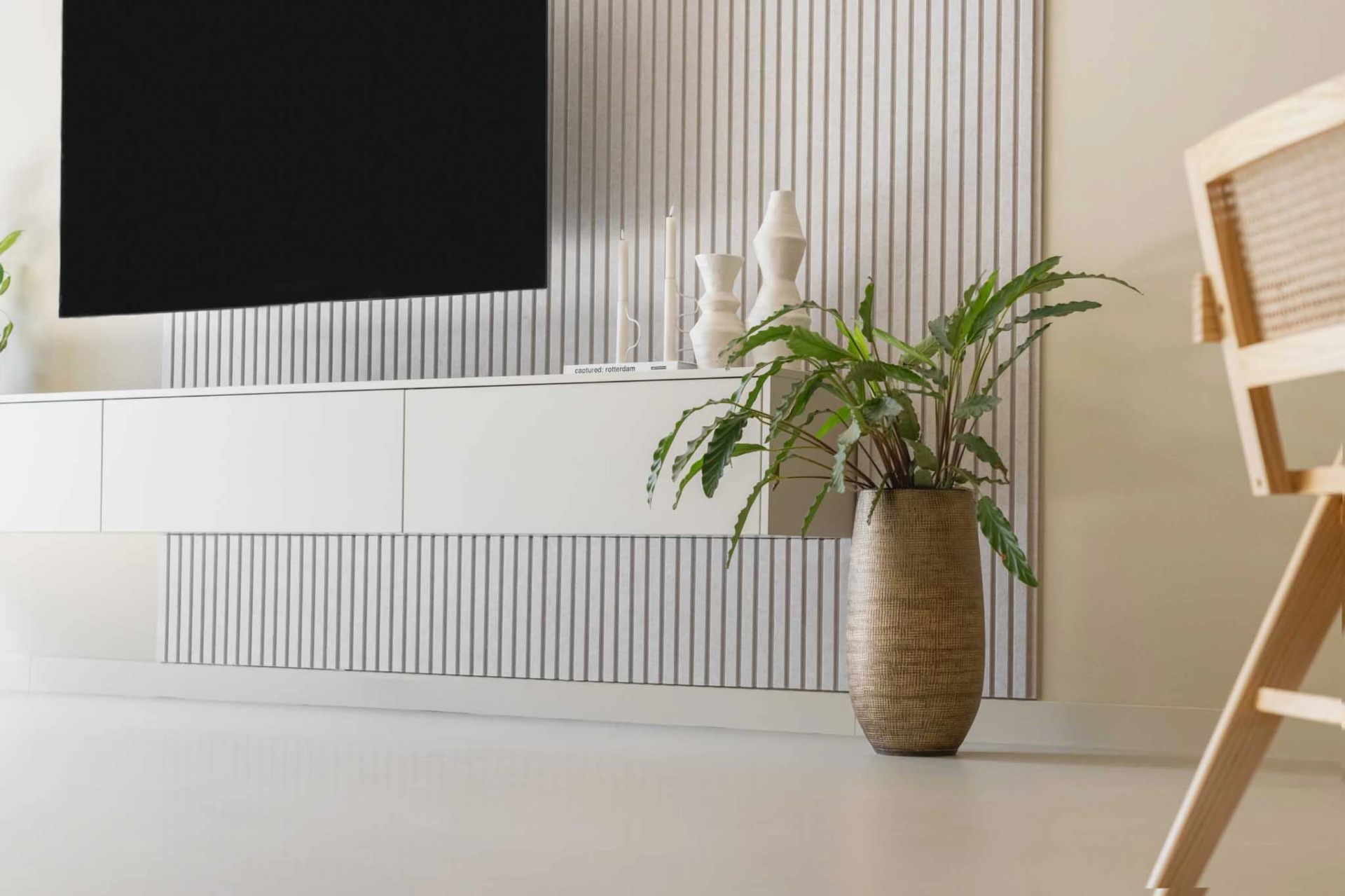 TV-meubel met akoestische achterwand